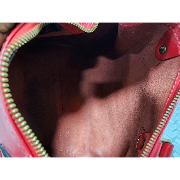 Authentic LOUIS VUITTON Red Epi Leather Speedy 25 Bag - Picture 8 of 15